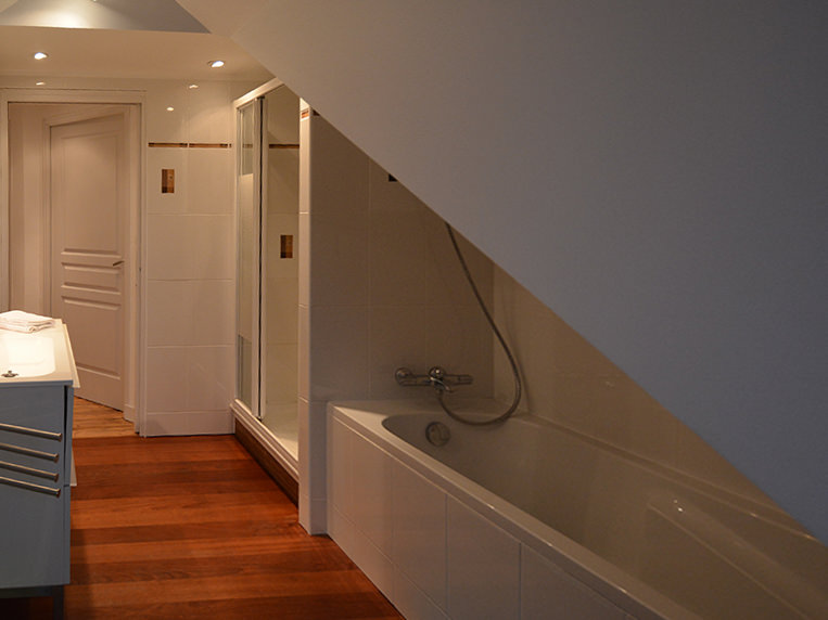 Salle de bain avec douche - Saint-Malo, Appartement Pré Brécel 2