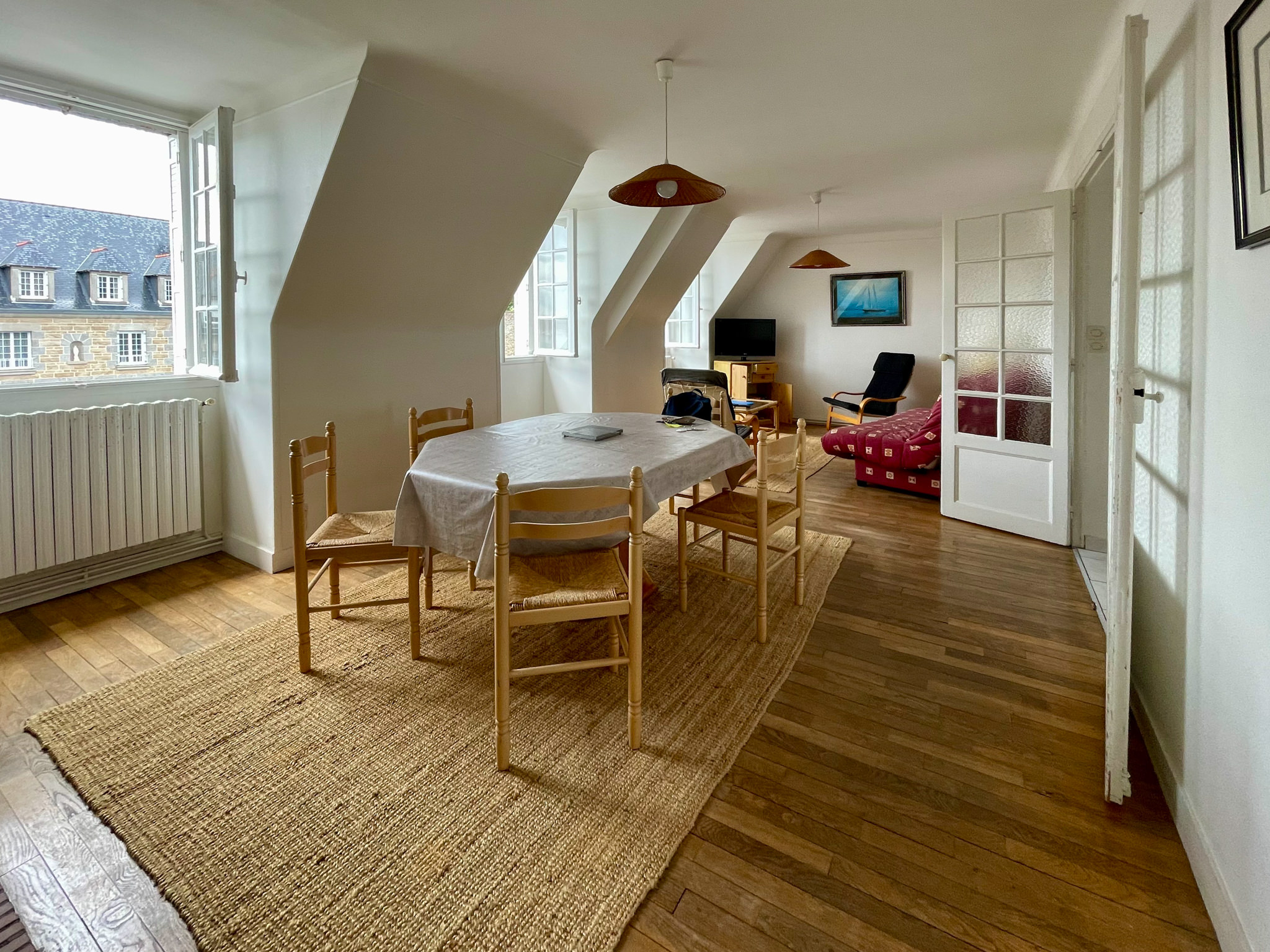 Salon lumineux avec vue mer de l'Appartement Aleth à Saint-Malo