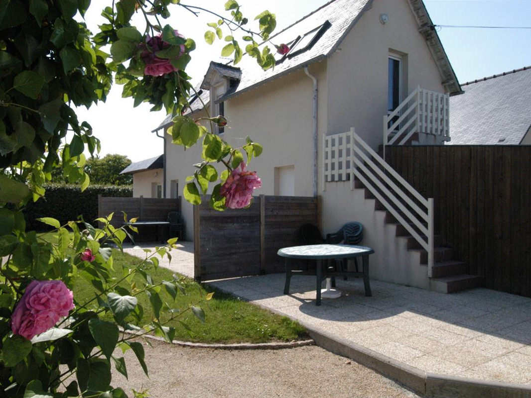 Terrasse en rez-de-jardin et Entrée de l'appartement - Saint-Lunaire, Appartement Lebraz 3