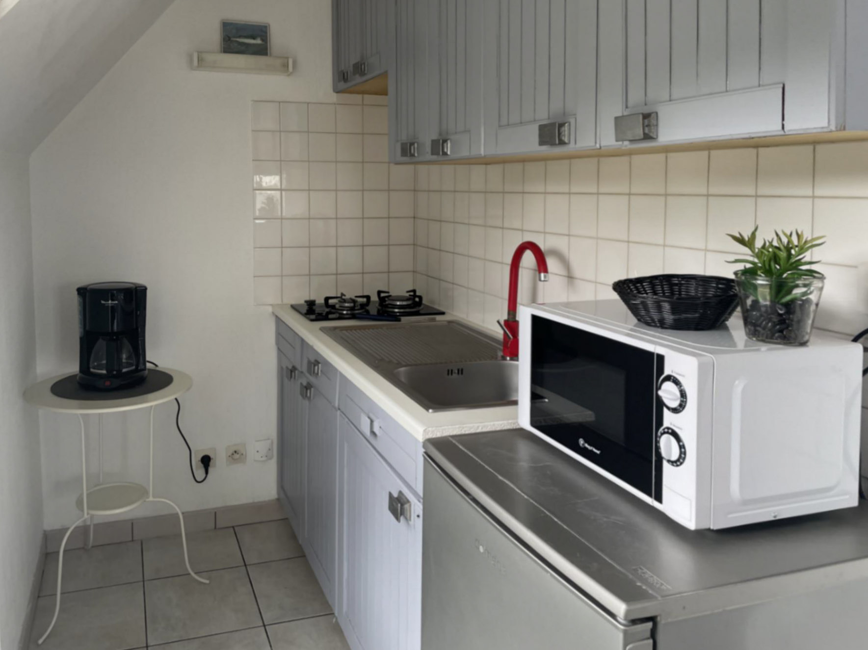 Cuisine équipée de l'Appartement Lebraz 3 à Saint-Lunaire