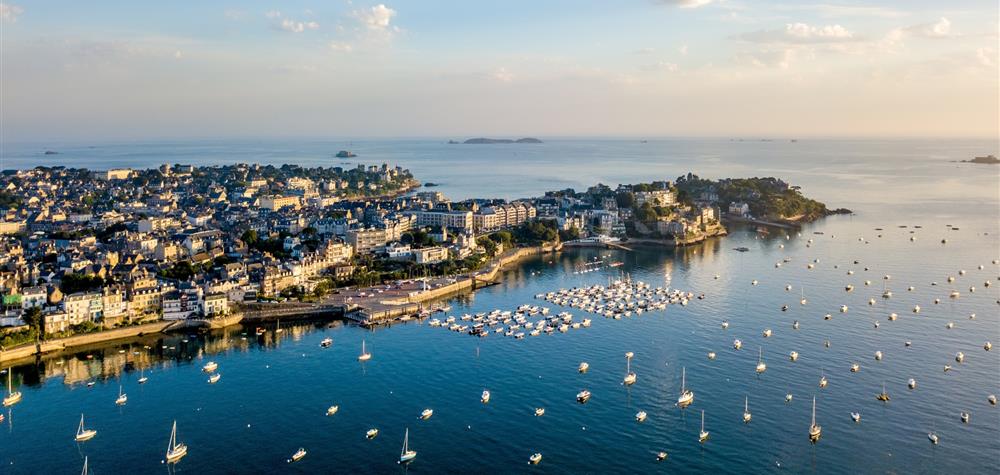 Vue panoramique de Dinard et de son port de plaisance