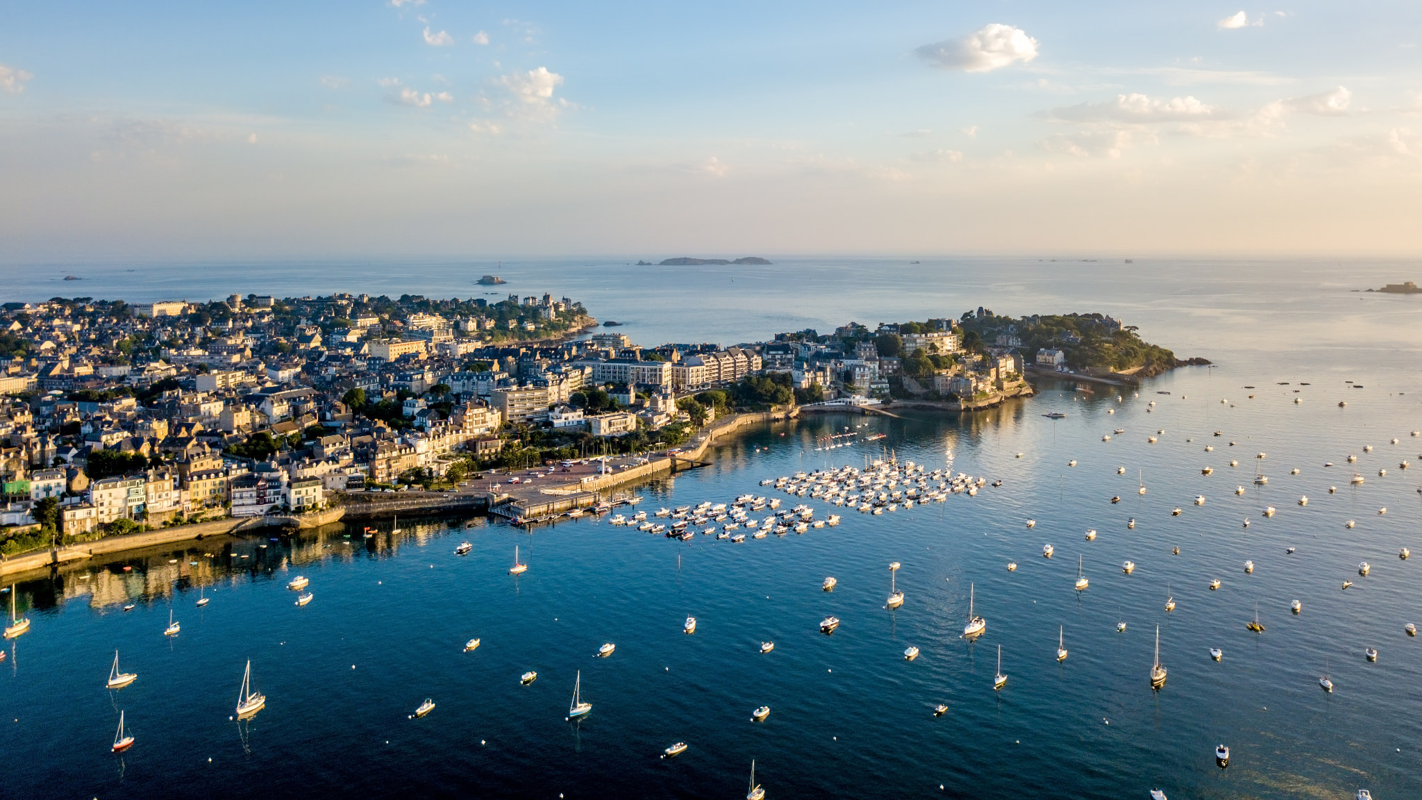 Vue panoramique de Dinard et de son port de plaisance