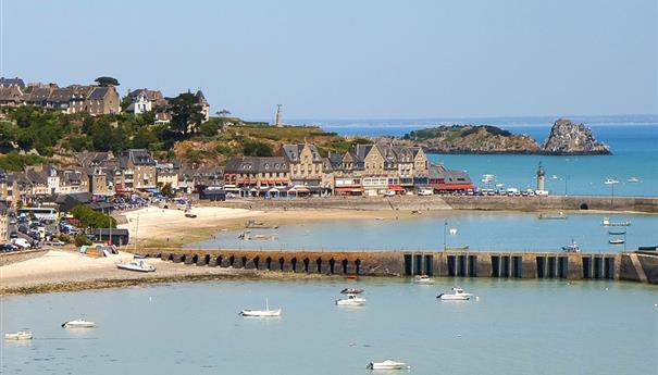 Vue sur le port et les plages de Cancale