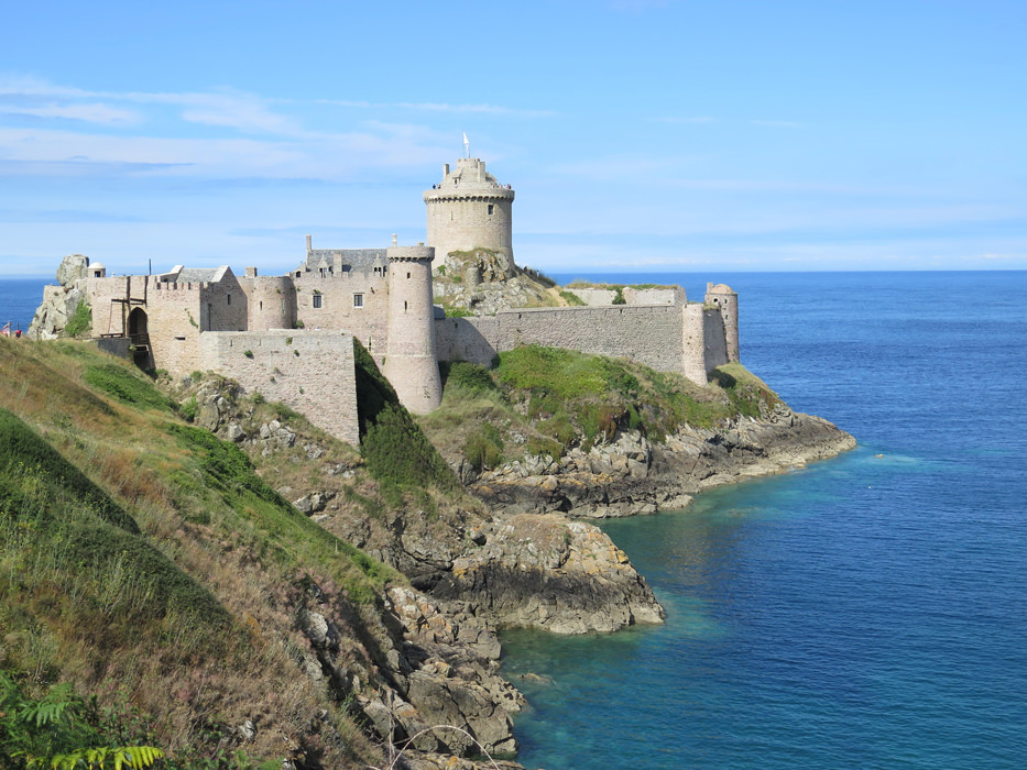 Fort La Latte surplombant la mer, Cap Fréhel