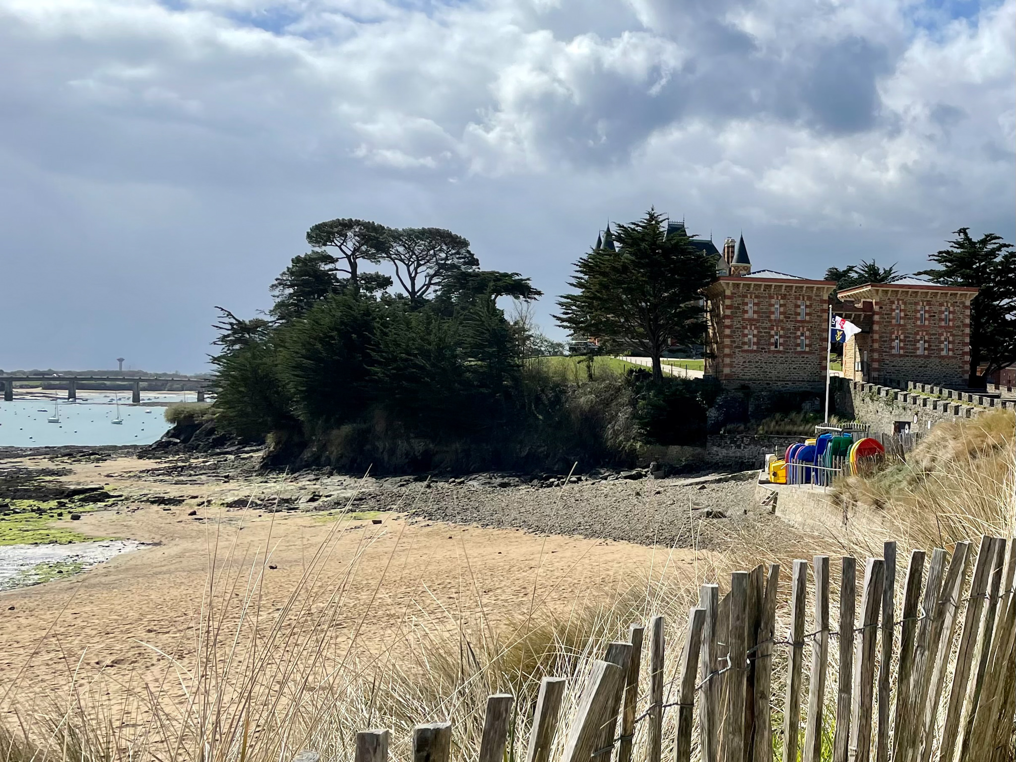 Vue sur la plage et la maison du bourg de Saint-Briac-sur-Mer