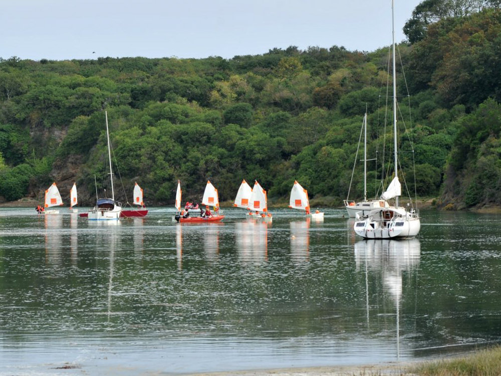 Petits voiliers et yachts sur le Marais Saint-Lunaire