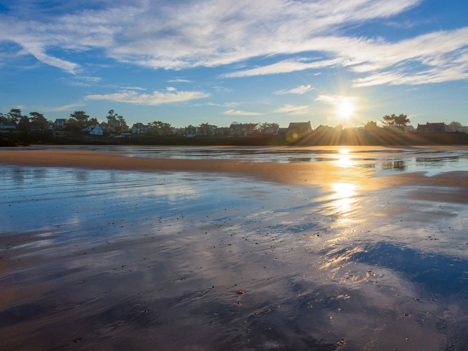 Coucher de soleil sur une plage à Saint-Lunaire