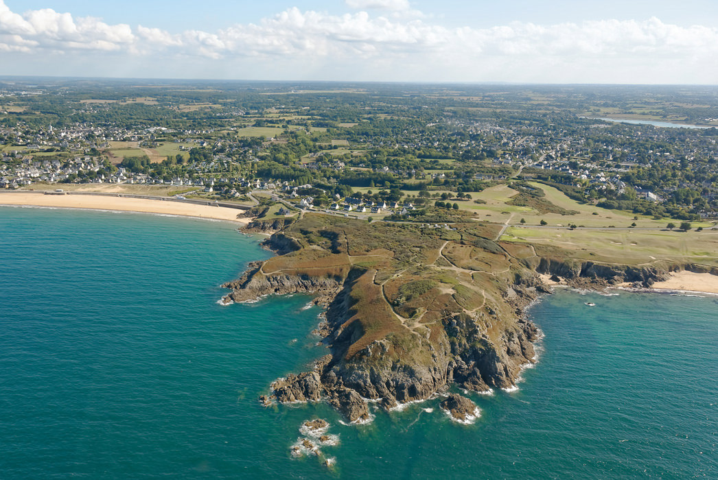 Vue aérienne de la Pointe du Décollé et de la plage de Saint-Lunaire