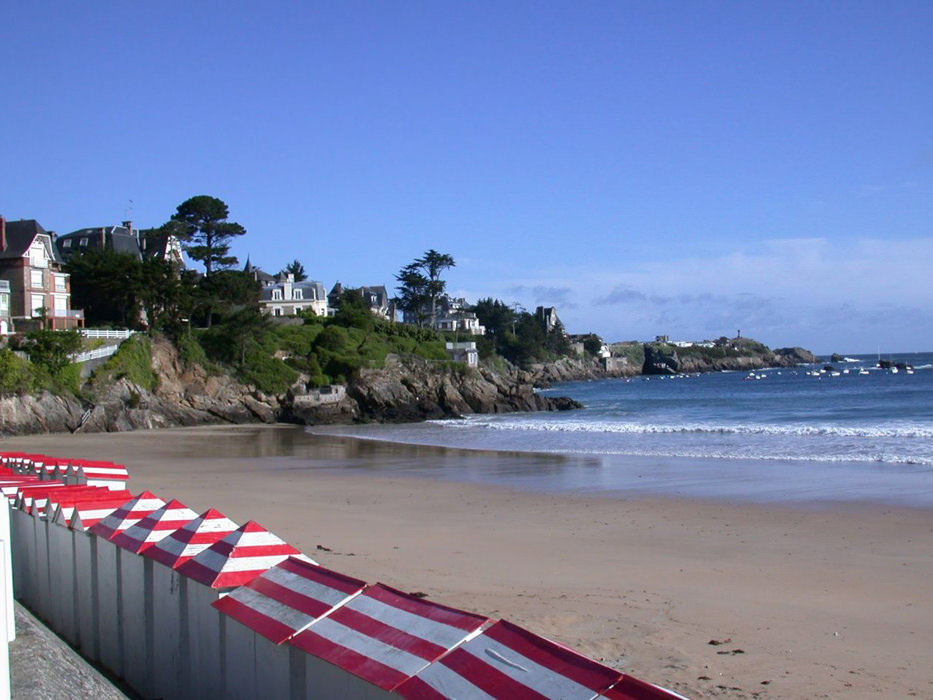 Grande Plage avec cabines de plage, Saint-Lunaire