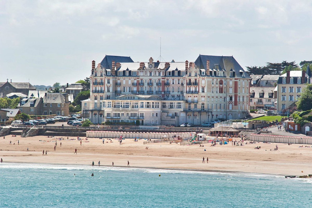 Le Grand Hôtel de Saint-Lunaire avec vue sur la plage